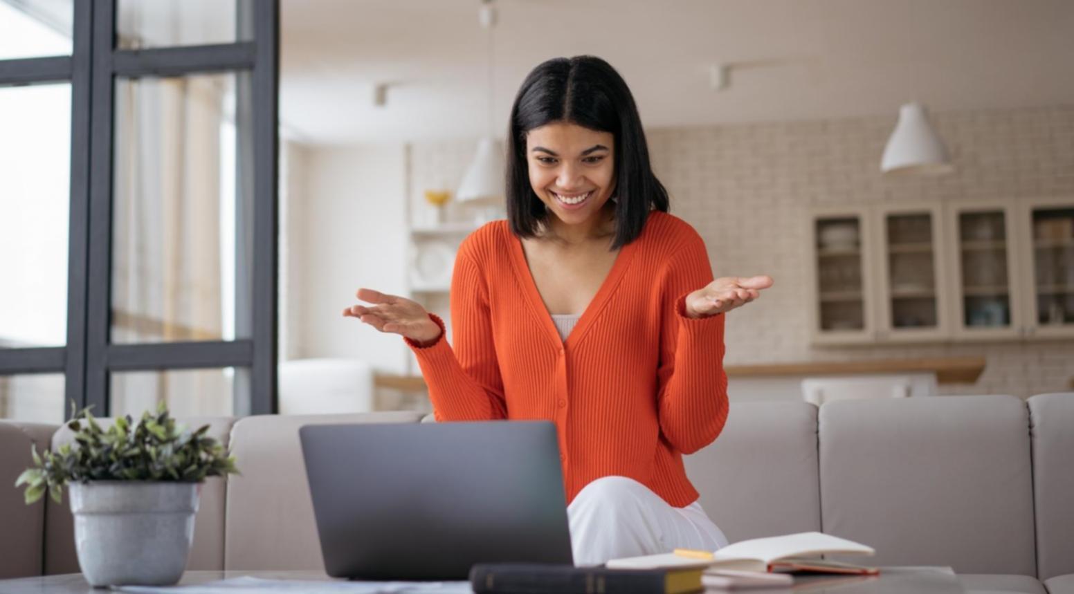 Lernumgebung mit Kopfhörern für Hörverstehen-Training